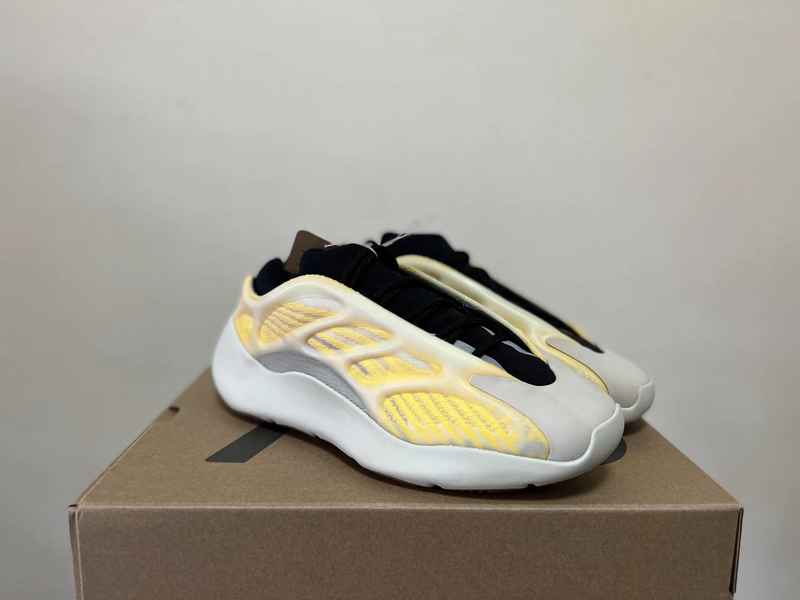 Yeezy 700v3 White/Yellow
